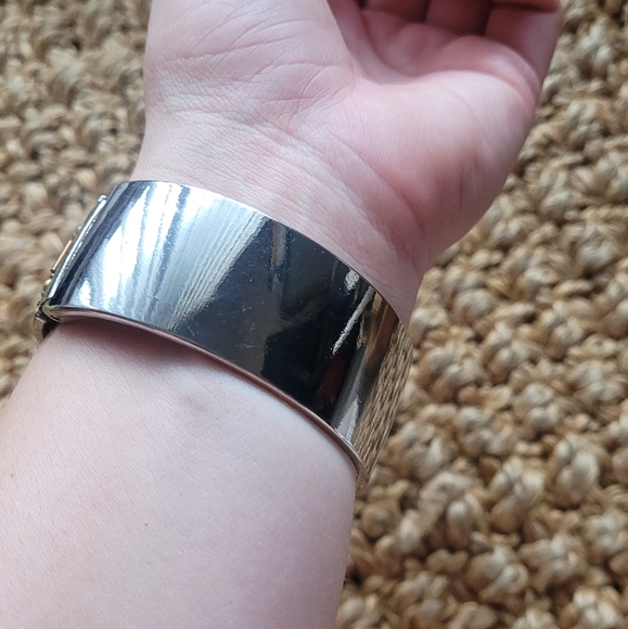 Beaded silver toned bracelet, hinge style clasp, fall color palette - Picture 4 of 4